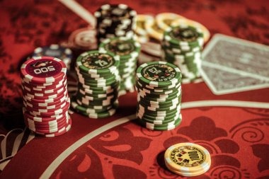 lembaga toto app showing live football matches and casino games